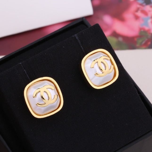 DOUBLE C GOLD MOP STUD EARRINGS