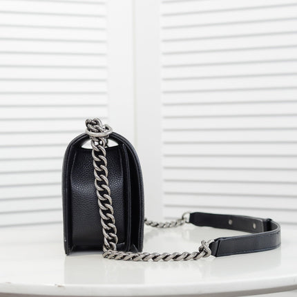 CAVIAR BOY BAG MEDIUM 67086 BLACK
