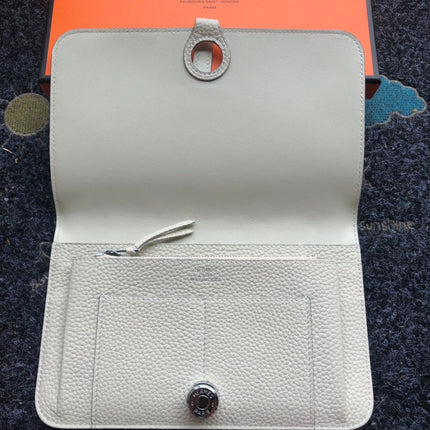 TOGO PASSPORT HOLDER 20 IN PASTEL GRAY CALFSKIN