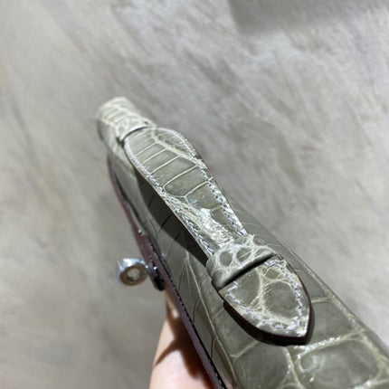 KELLY CUT 31 IN ASH GRAY SHINNY ALLIGATOR LEATHER WITH SILVER HARDWARE