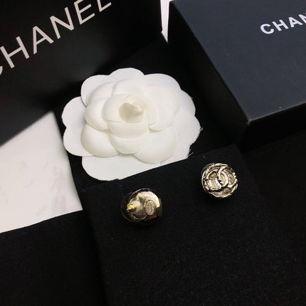 CHANEL 26S DOUBLE C LOGO CRYSTAL CABOCHON STUD EARRINGS IN GOLD METAL 633328
