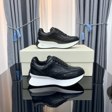 SPRINT RUNNER LOW-TOP IN BLACK CALFSKIN EMBOSSED LOGO