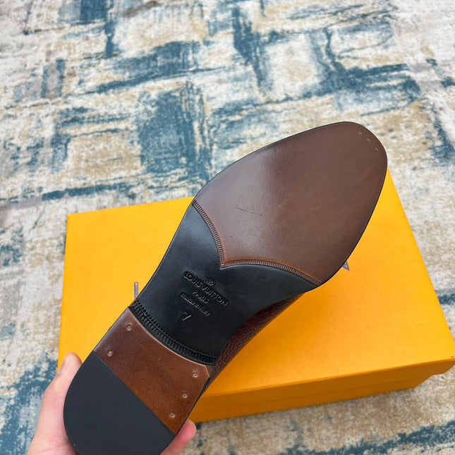 LV LACE-UP SHOES IN BLACK CALFSKIN