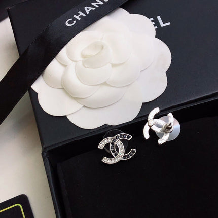 CHANEL 26S DOUBLE C LOGO BLACK CRYSTAL PAVE STUD EARRINGS IN SILVER METAL 633228