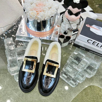 VIV' RANGERS LOAFERS IN BLACK PATENT CALFSKIN FLEECE LINING GOLD BUCKLE