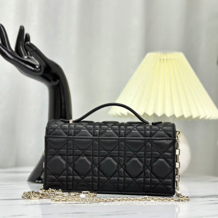 LADY CHAIN BAG 21 IN BLACK LAMBSKIN