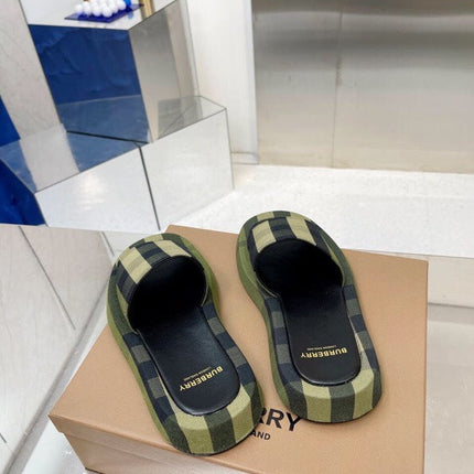 BURBERRY 26S SLIDE SANDALS IN ARCHIVE OLIVE GREEN BLACK FABRIC
