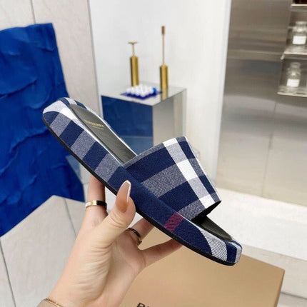 BURBERRY 26S SLIDE SANDALS IN ARCHIVE BLUE BLACK FABRIC