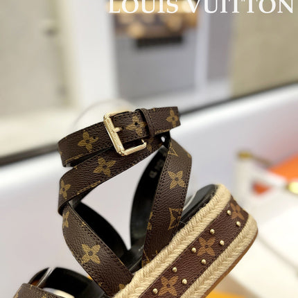 LV 26S STUDDED WEDGE SANDALS 70 MM IN DARK BROWN COATED CANVAS