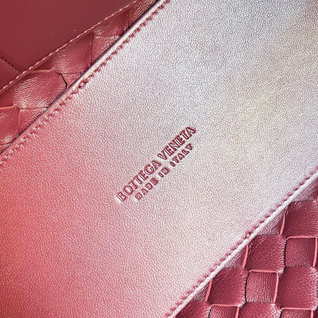 MEDIUM ANDIAMO 32 IN BURGUNDY LAMBSKIN