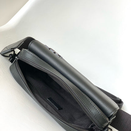 LV 25S FASTLINE MESSENGER BAG 23 IN BLACK CALFSKIN