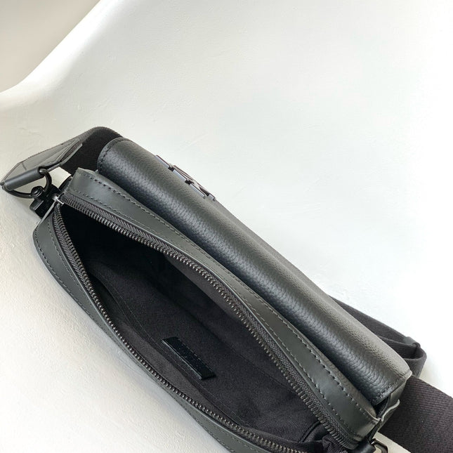 LV 25S FASTLINE MESSENGER BAG 23 IN BLACK CALFSKIN