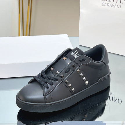 VALENTINO 25S GARAVANI ROCKSTUD UNTITLED STUDDED SNEAKERS IN BLACK LAMBSKIN