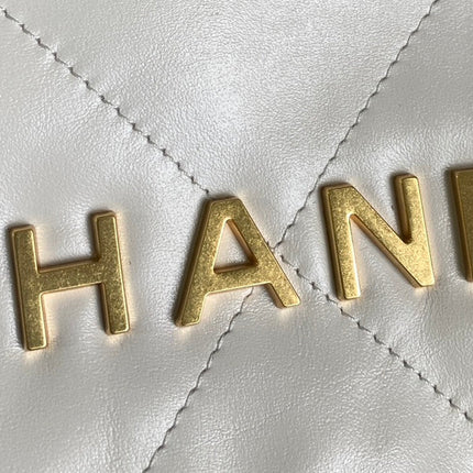 CC HOBO MINI 20CM WHITE LAMBSKIN GHW