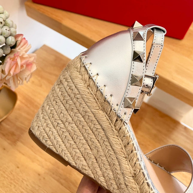 VALENTINO 26S WEDGE SANDALS IN SILVER METALLIC CALFSKIN