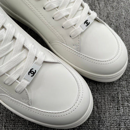 CC LOW-TOP WHITE SNEAKERS