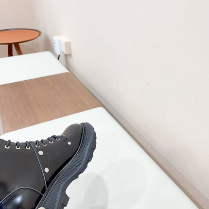 MCQUEEN LEATHER ANKLE BOOT IN BLACK LAMBSKIN