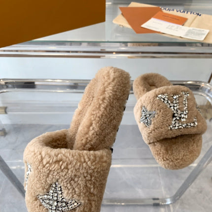 LV WOMEN'S PASEO FLAT SLIPPER IN TAN BROWN FLEECE