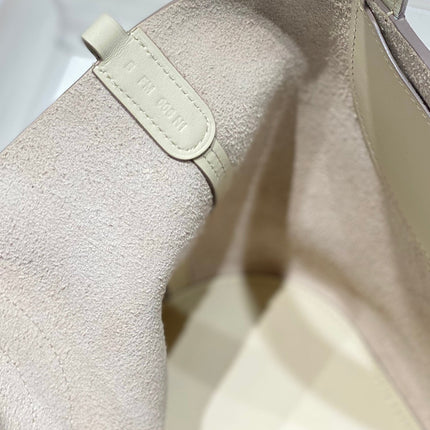 HERMES 25S IN THE LOOP 18 IN IVORY CALFSKIN SILVER HARDWARE
