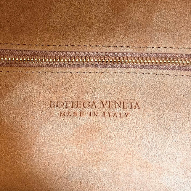 LARGE HOP 54 IN RUSSET BROWN LAMBSKIN