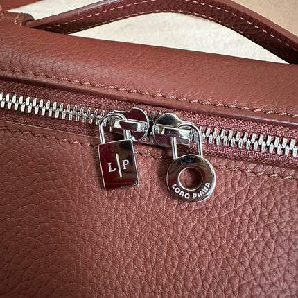EXTRA POCKET L19 IN GARNET RED CALFSKIN WITH SILVER HARDWARE