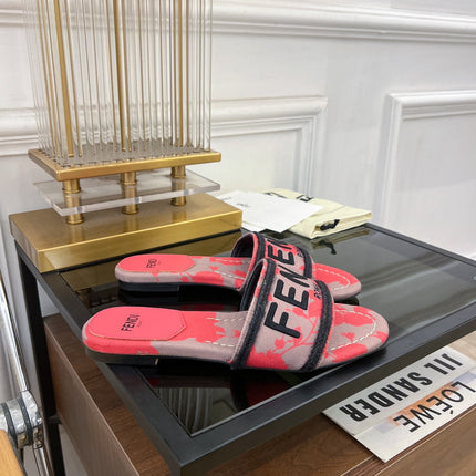 FENDI FLORAL SLIDES IN CHERRY RED MIX TAN BEIGE FABRIC