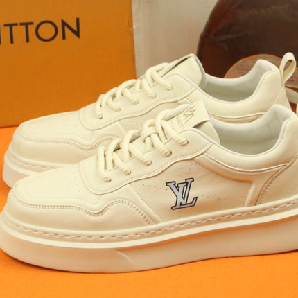LV TRAINER IN BEIGE CREAM CALFSKIN AND GREY LOGO