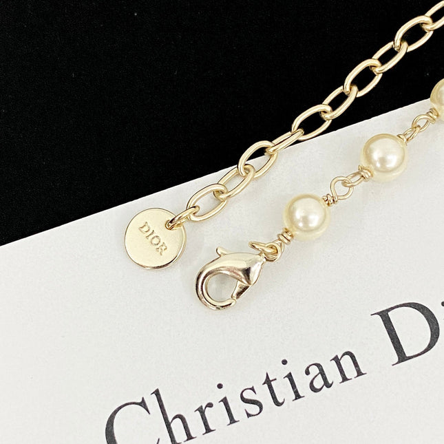 CD 26S PEARL STRAND BUTTERFLY PENDANT NECKLACE IN GOLD METAL 633112