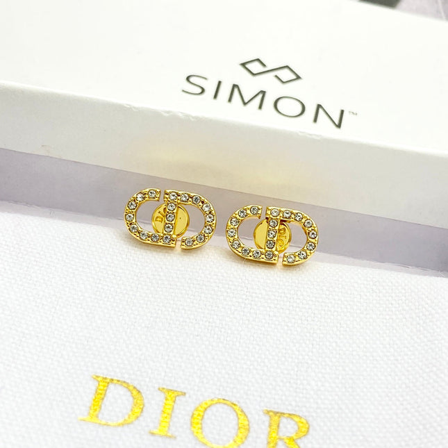 CD 26S CRYSTAL LOGO STUD EARRINGS IN GOLD METAL 633106