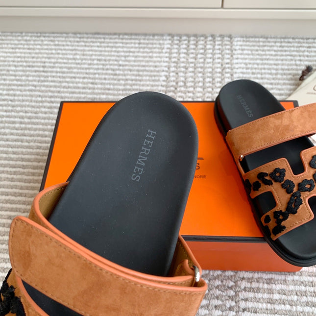 HM 26S CHYPRE SANDALS IN CARAMEL BROWN SUEDE WITH EMBROIDERED PATTERN STRAP