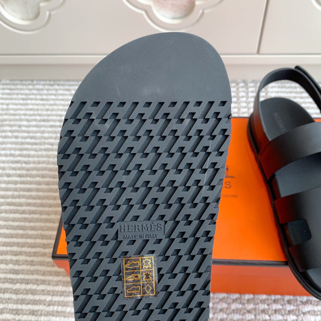 HM 26S CHYPRE SANDAL WITH BACK STRAP IN BLACK CALFSKIN