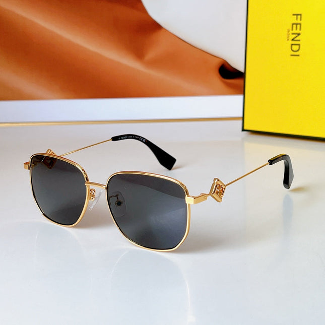 TRAVEL SQUARE FRAME SUNGLASSES FE50111F IN METAL