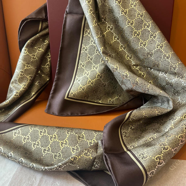 GUCCI 25S SCARF 90 IN SILK 697666