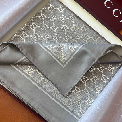 GUCCI 25S SCARF 90 IN SILK 697668