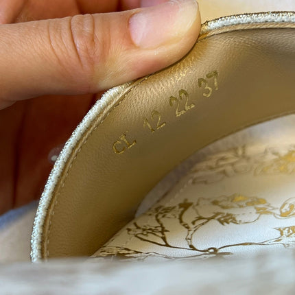 DIOR 26S DWAY HEELED SLIDE 40MM IN WHITE AND GOLD EMBROIDERED COTTON