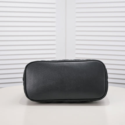 MEDALLION TOTE CAVIAR 3326 BLACK