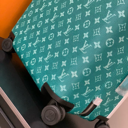 HORIZON 55 SUITCASE IN GREEN