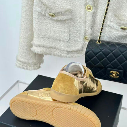 CC SNEAKER TRAINER IN GOLD-TONE CALFSKIN AND SUEDE