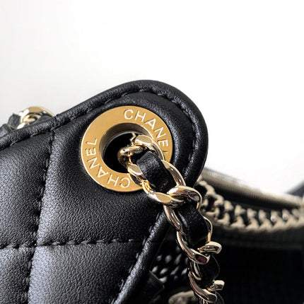 CHANEL CLUTCH WITH CHAIN 21 IN BLACK MESH