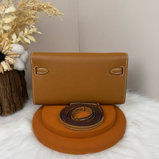KELLY CLASSIQUE TO GO WALLET 20 IN BROWN CALFSKIN GOLD HARDWARE