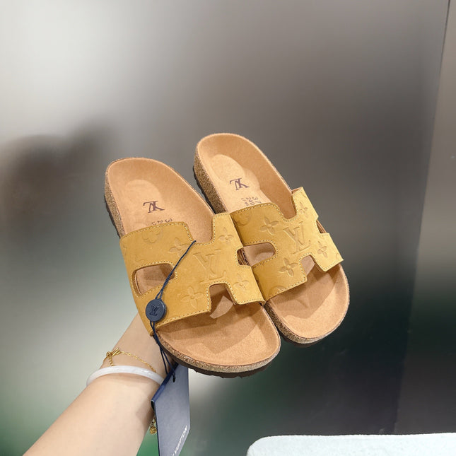 LV 26S SLIDES IN LIGHT CAMEL YELLOW SUEDE