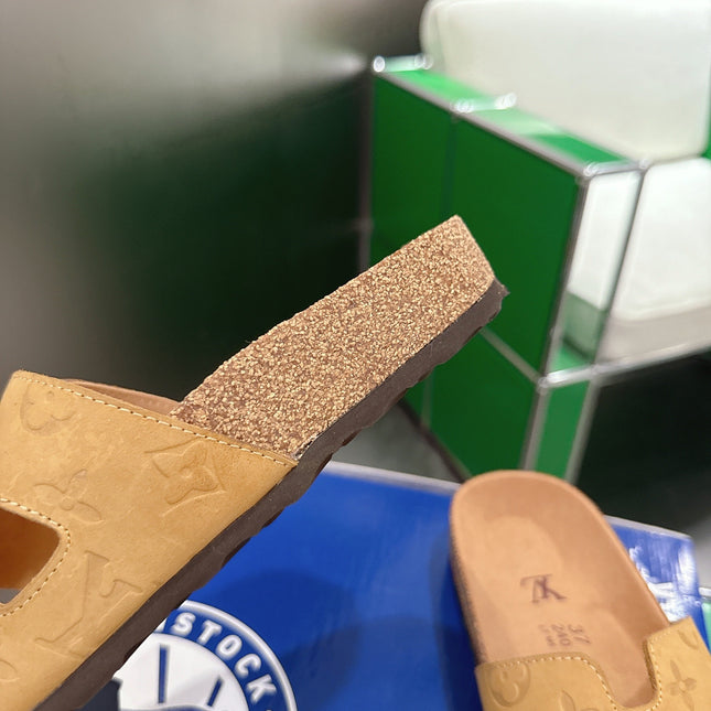 LV 26S SLIDES IN LIGHT CAMEL YELLOW SUEDE