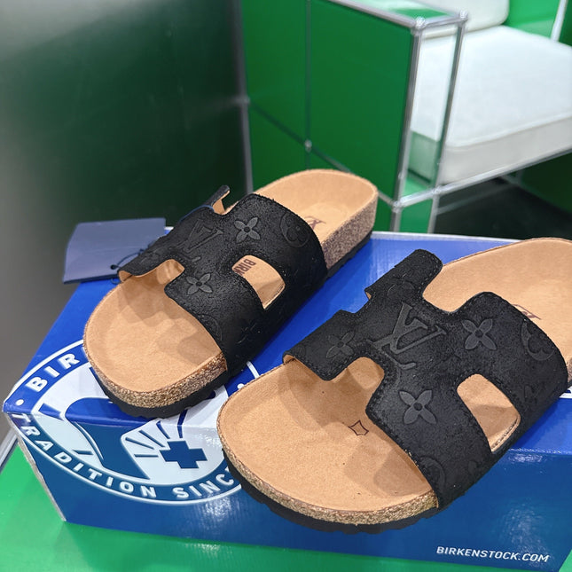 LV 26S SLIDES IN BLACK SUEDE