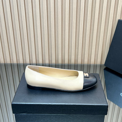 CHANEL 25S BALLET FLATS IN BEIGE AND BLACK LAMBSKIN GOLD HARDWARE