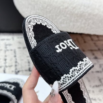 DIOR 26S SLIDES IN BLACK AND WHITE EMBOSSED OBLIQUE LACE EMBROIDERY