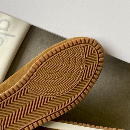 ALO 25S SUNSET SNEAKER IN BROWN SUEDE