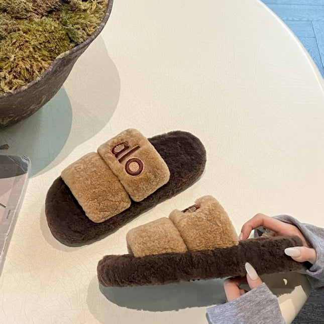 ALO 25S SLIDE SANDALS IN LIGHT BROWN WOOL