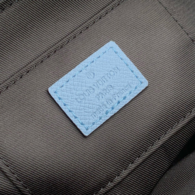 PULSE MESSENGER 22.5 IN BLUE MONOGRAM COATED CANVAS AND CALFSKIN