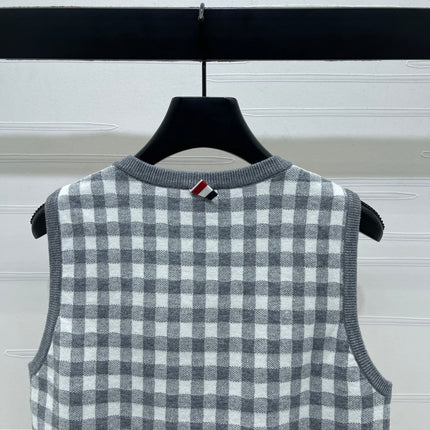 THOM 26S SLEEVELESS SWEATER STYLE 126
