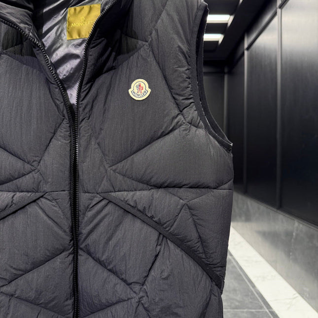 MONCLER 25S SLEEVELESS JACKET 479